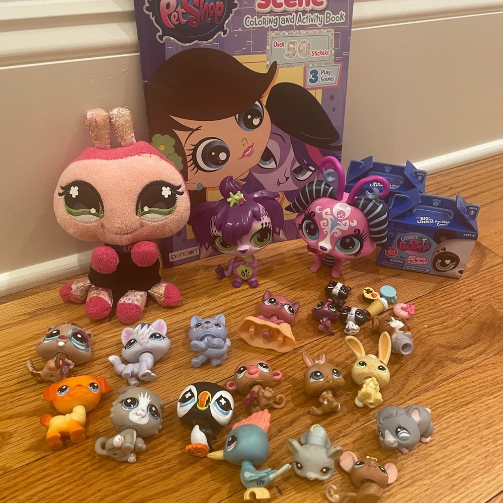 LPS Littlest Pet Shop Lot Plush Book 20 Pets Dog Mouse Bugs Rabbit Puffin